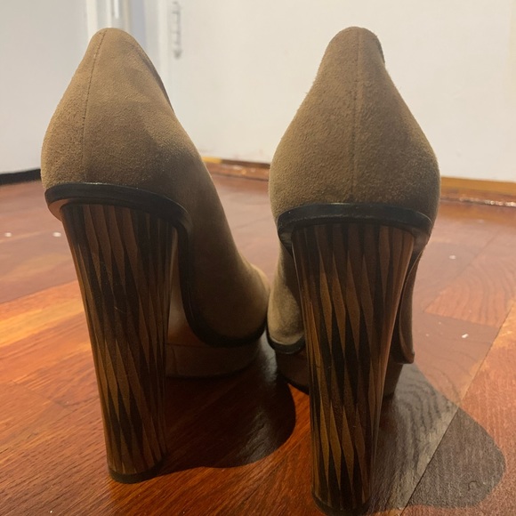 Authentic Fendi Suede Platform Pumps - Picture 4 of 8